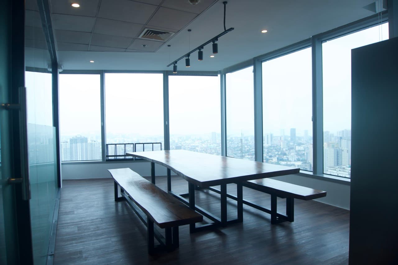 Lounge and breakout areas at VANTIS