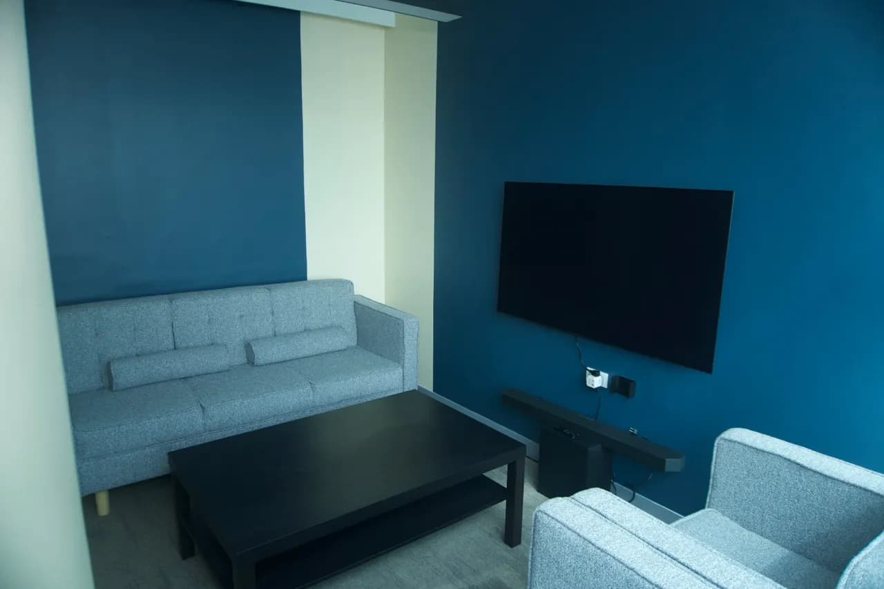 Huddle Room - Image 3