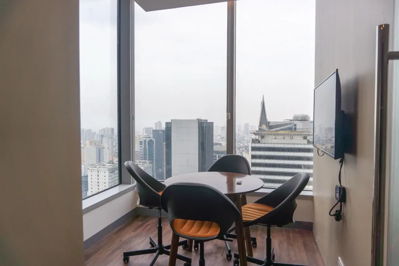 The Meeting Lounge - Image 2